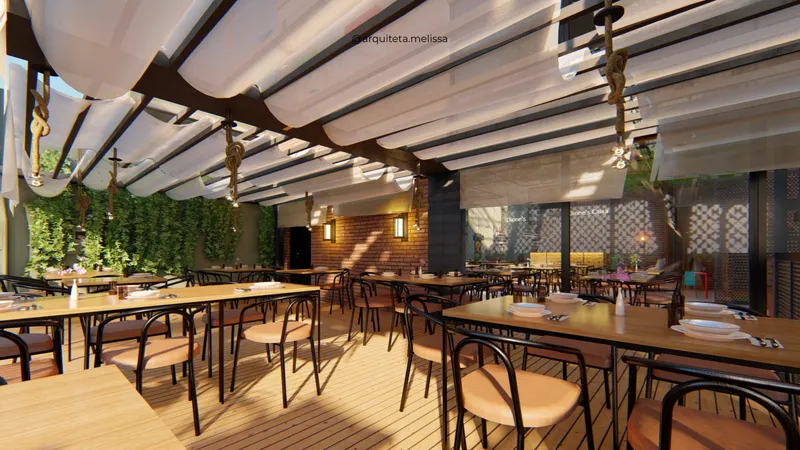 Área externa coberta de restaurante com pergolado e mesas de madeira - Projeto comercial Arquiteta Melissa